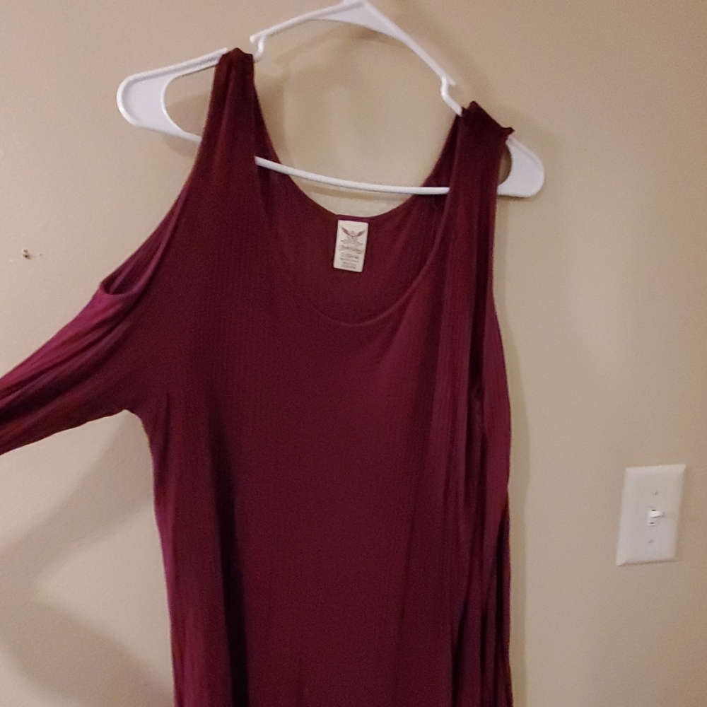 Faded glory size L Red top w/shoulder cut out
